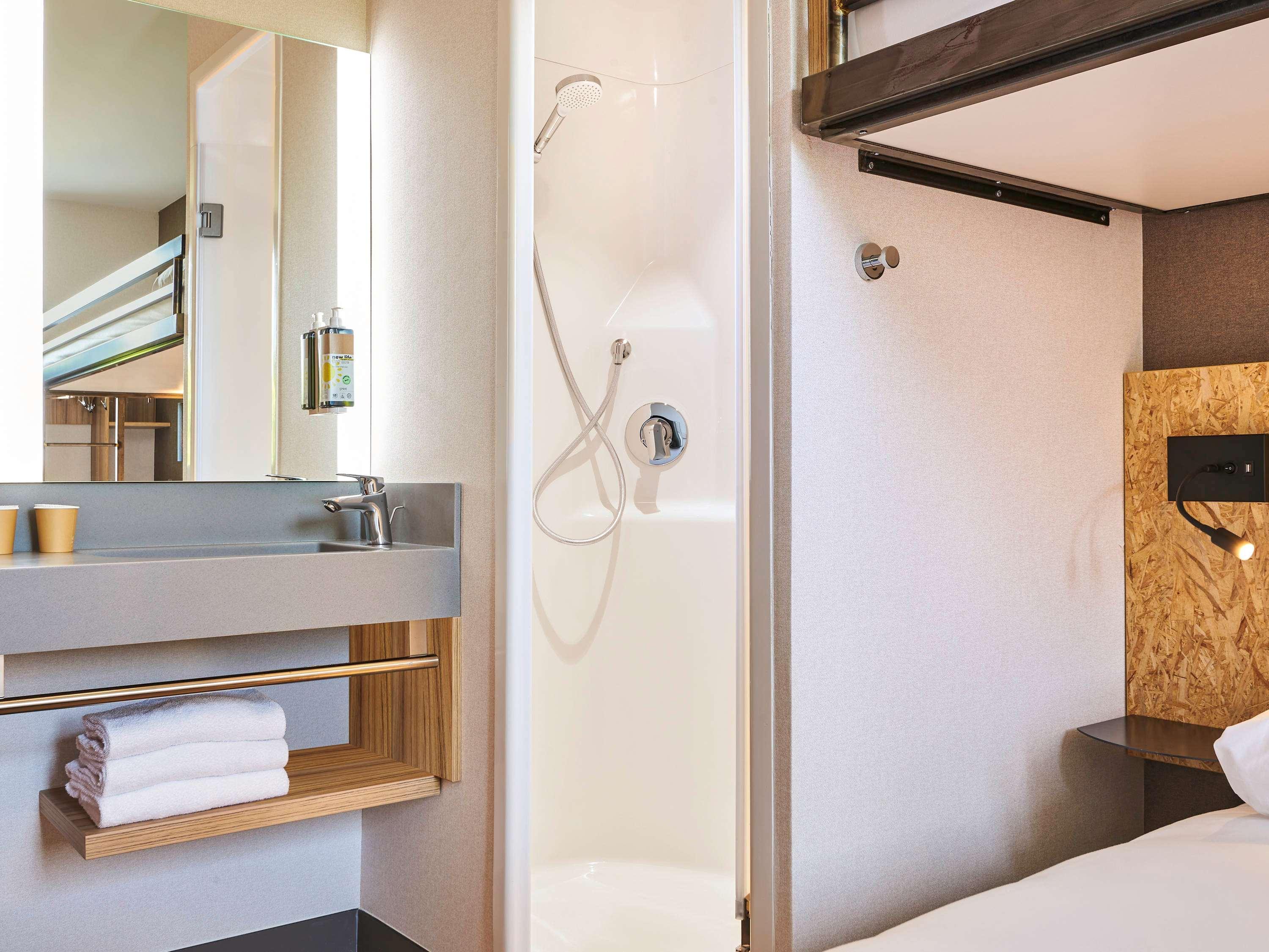 Greet Hotel Paris Porte De La Chapelle - Arena Сен Дени Екстериор снимка